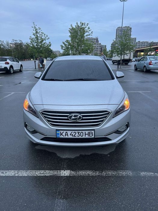 Автомобіль сімейний Hyundai Sonata