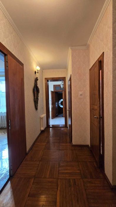 Продаж окремо стоячого будинку з доглянутою територією на вул. Новознесенська