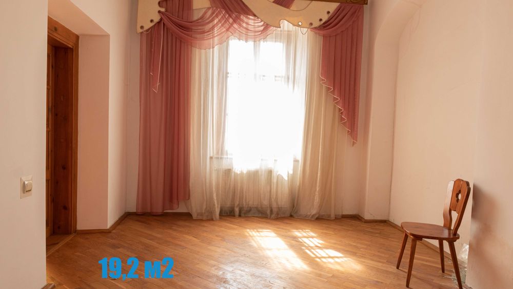 Продам приміщення в центрі м.Дубно під салон, клініку, магазин.