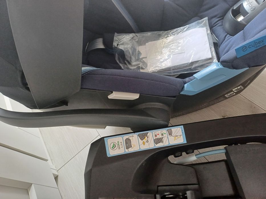 Fotelik z bazą Cybex Aton 5 i baza 2fix