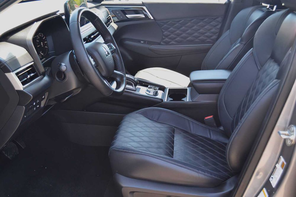 Mitsubishi Outlander PHEV SEL      2023