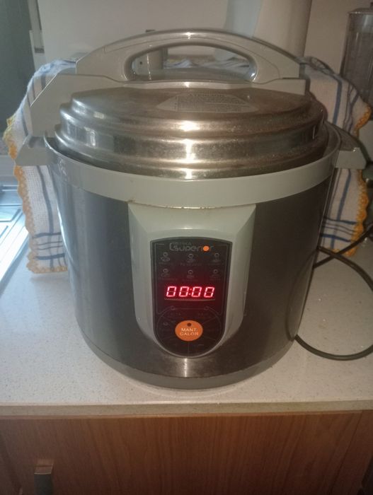 Panela de pressão elétrica Erika superior