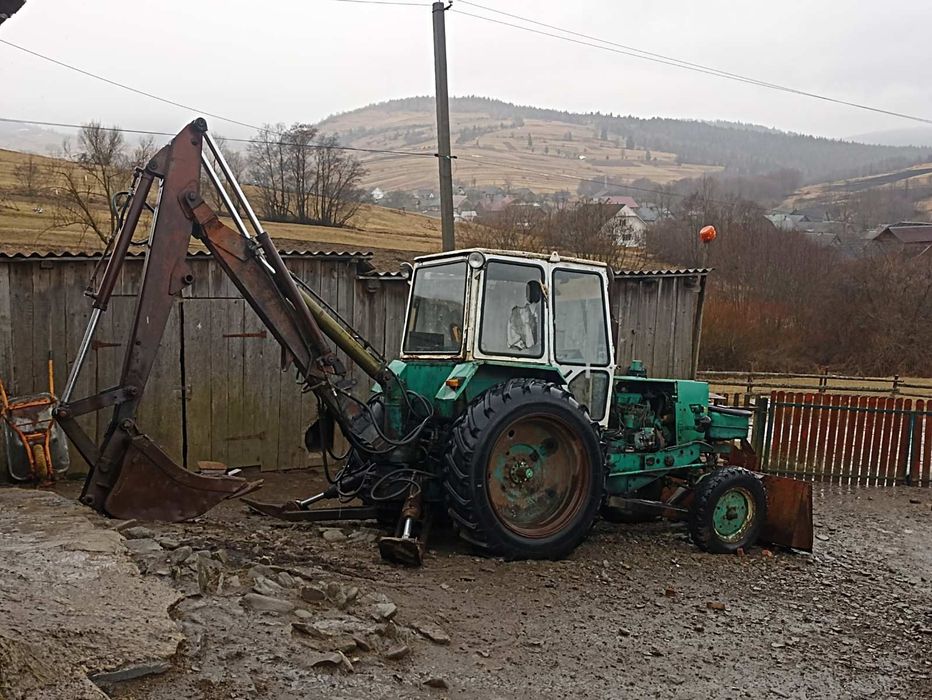 Екскаватор в робочому стані