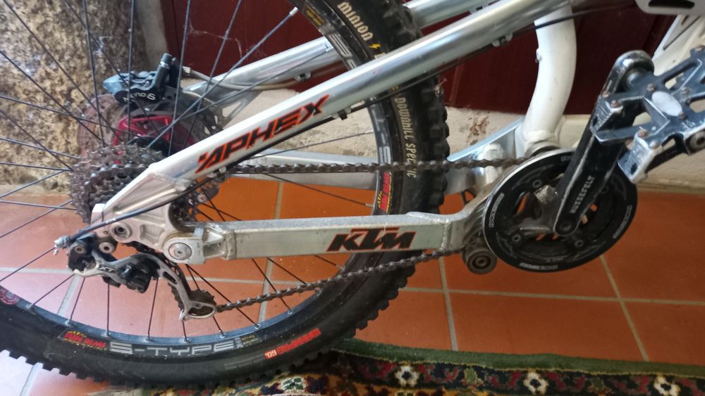 Bicicleta Downhill KTM APHEX