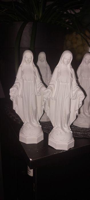 Statuetki Matki Boskiej