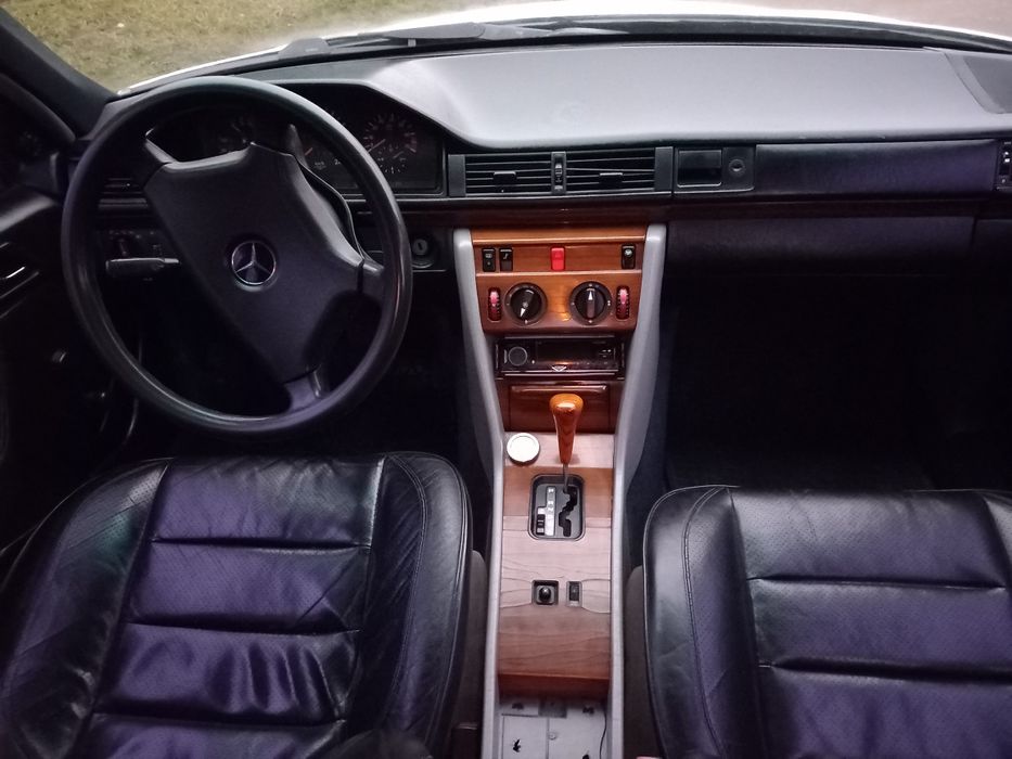 Mercedes-Benz E 124 260 (avtomat)