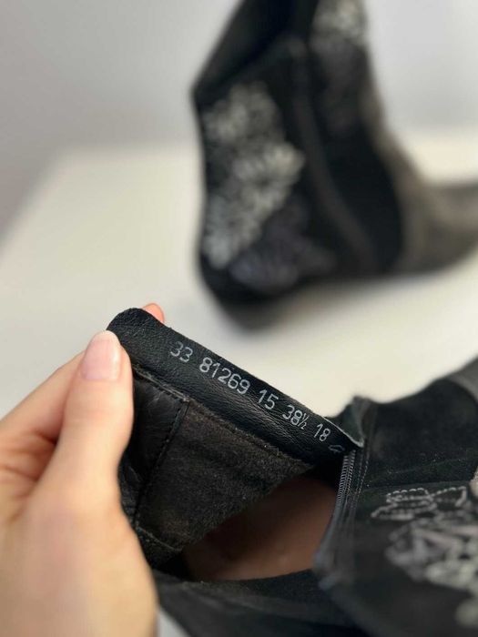 Botki haftowane Think! haft witch wednesday goth lolita kwiaty