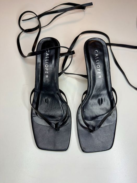 Босоніжки з завʼязками