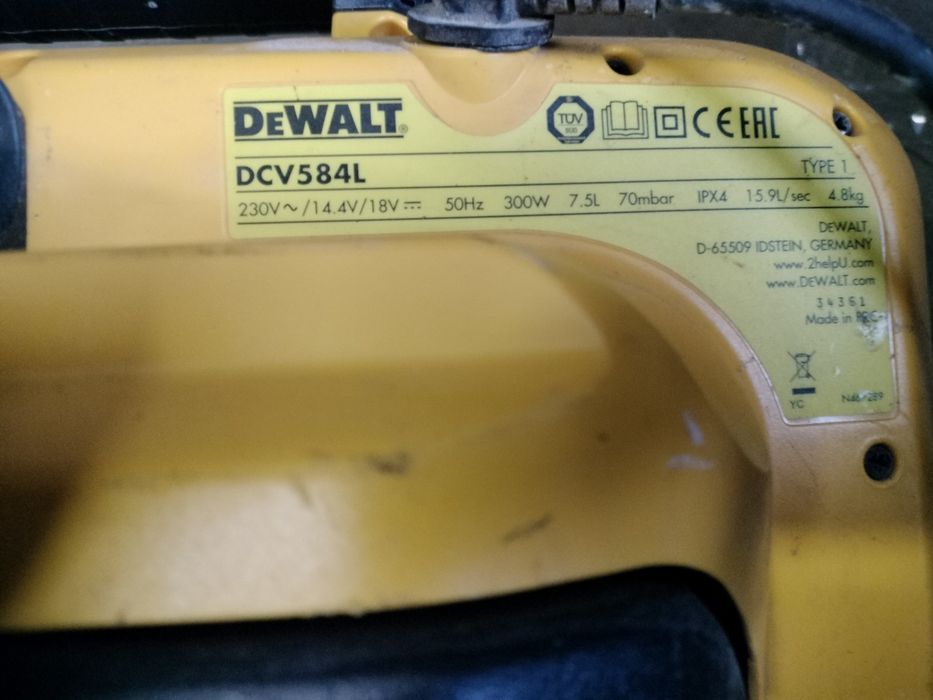 Odkurzacz DeWalt DCV584L nie reaguje na prąd
