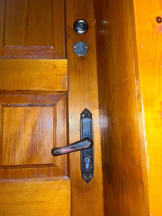 Чернівці. Аварійне відкриття авто, дверей, замків, броньовані двері