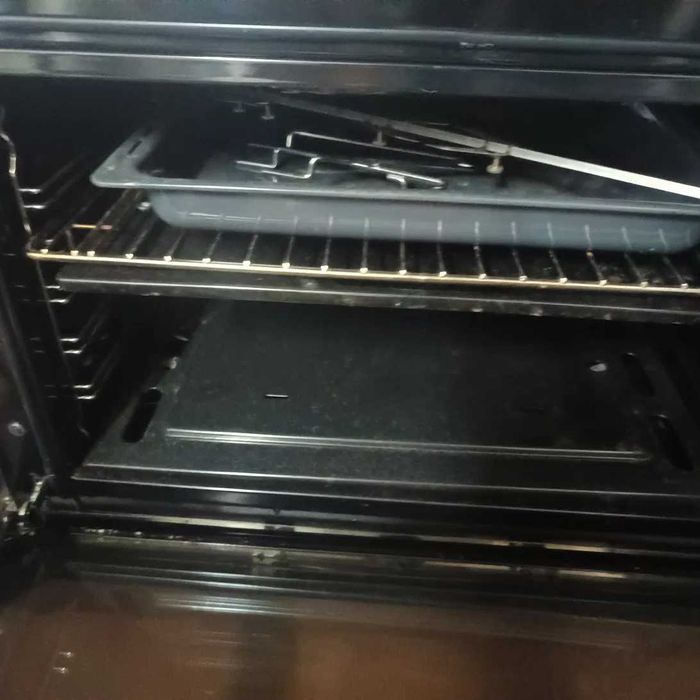 Fogão Hotpoint-Ariston CP97SG1 – 5 Bicos + Forno a Gás – Inox – Nunca Usado