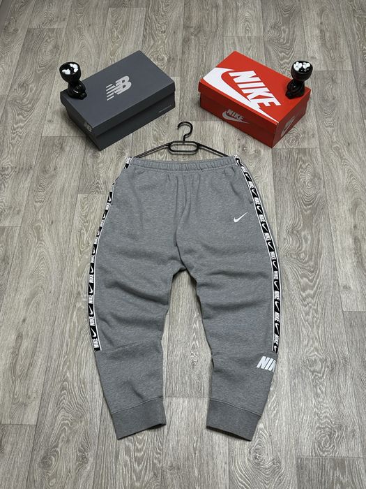 Штаны Nike на лампасах