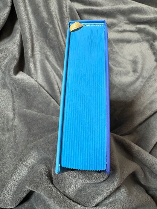 Уся небесна синь Limited edition зі зрізом