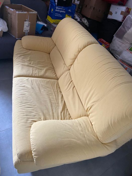 Sofás amarelos 3 lugares
