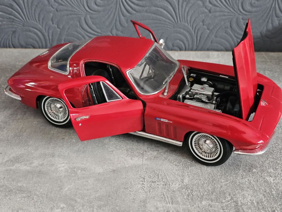 Maisto- Chevrolet - corvette COUPE 2-DOOR 1965