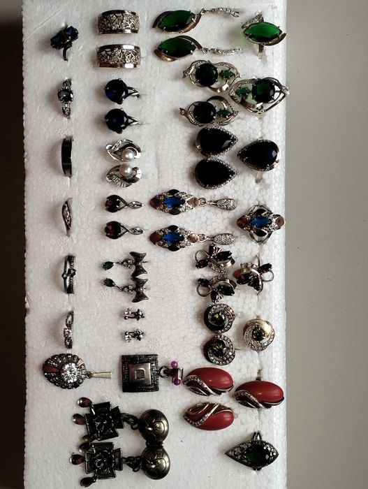 Срібні прикраси...