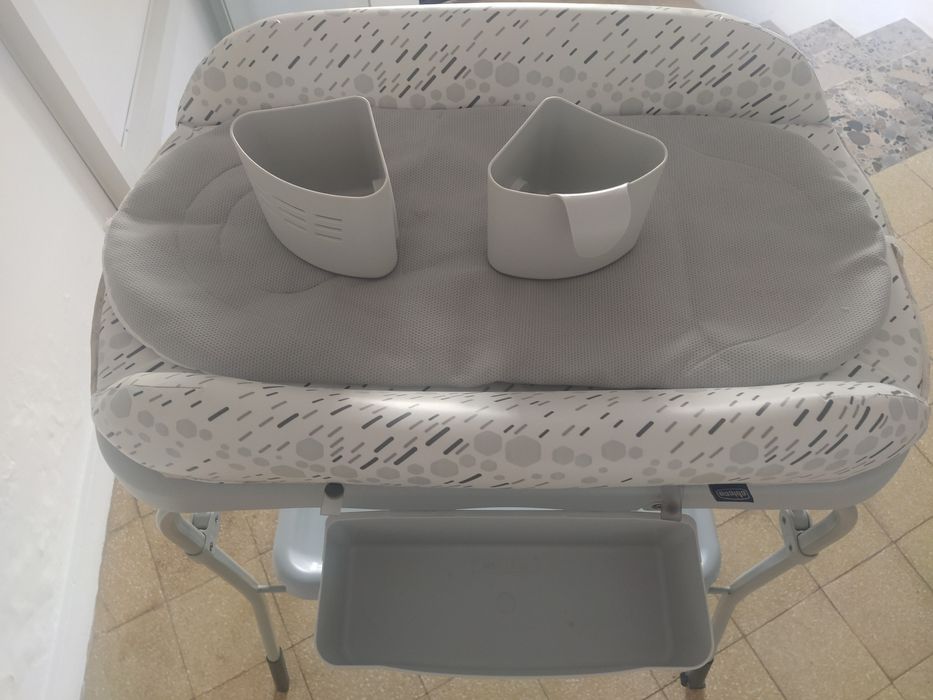 Banheira com muda fraldas CHICCO