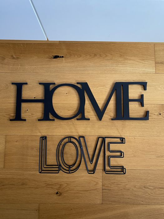 Dwa dekoracyjne napisy na ścianę lub do postawienia