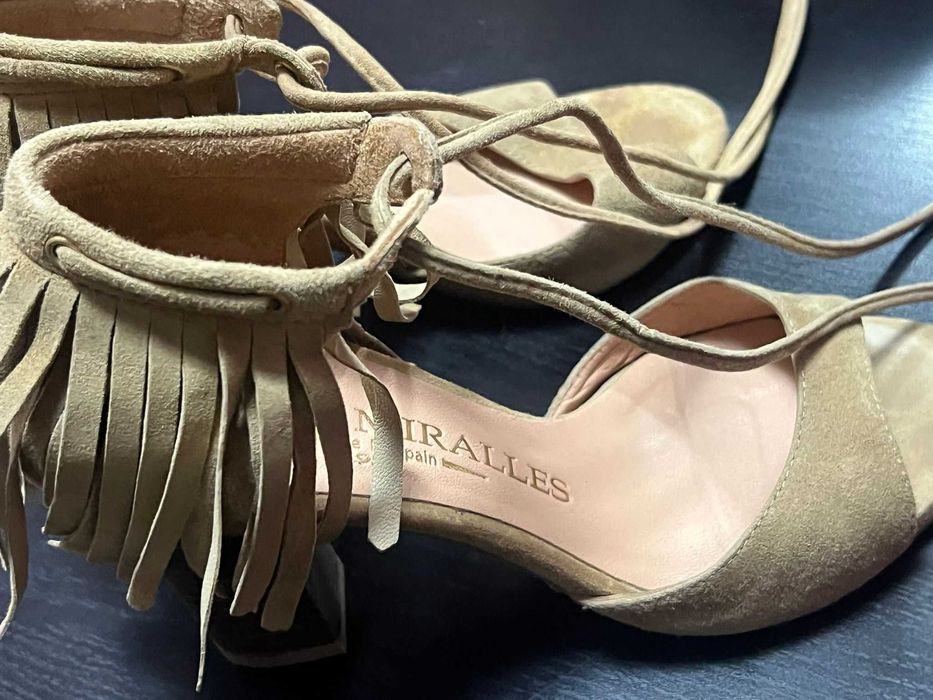 Sapatos usados como novos