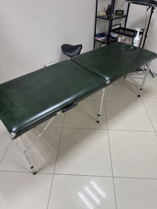 Łóżko kosmetyczne lub dla masażu