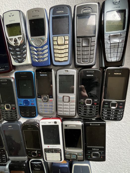 Lote de 28 telemoveis Nokia