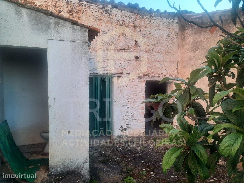 Casa para recuperar no Centro da Vila de Barrancos — Barrancos, Beja