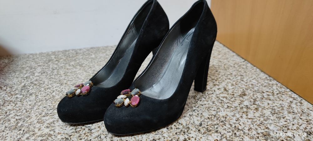 Sapato em pele preta nobuck