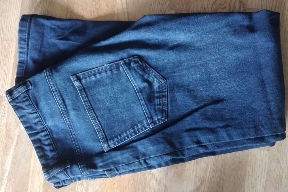 Granatowe jeansy w rozmiarze L