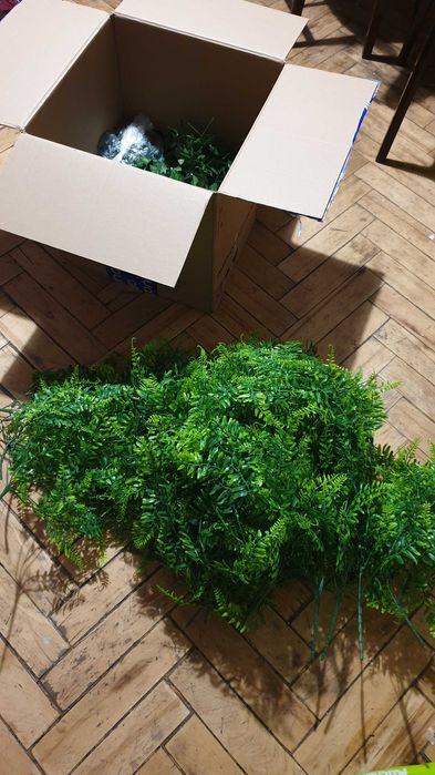 Sztuczny bluszcz, sztuczna paproć - dekoracje na ślub i wesele