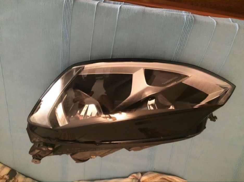 Farol frente lado esq golf VII