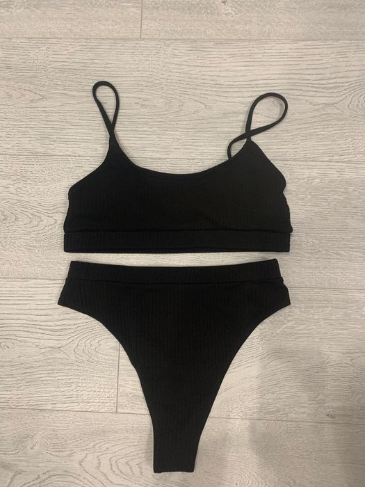 Чёрный купальник с чашками