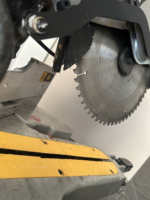 Piła /ukosnica bardzo duza ! dewalt Dw718-QS !! Dania !