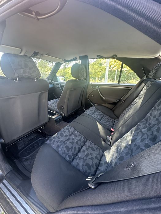 Mercedes-Benz c200