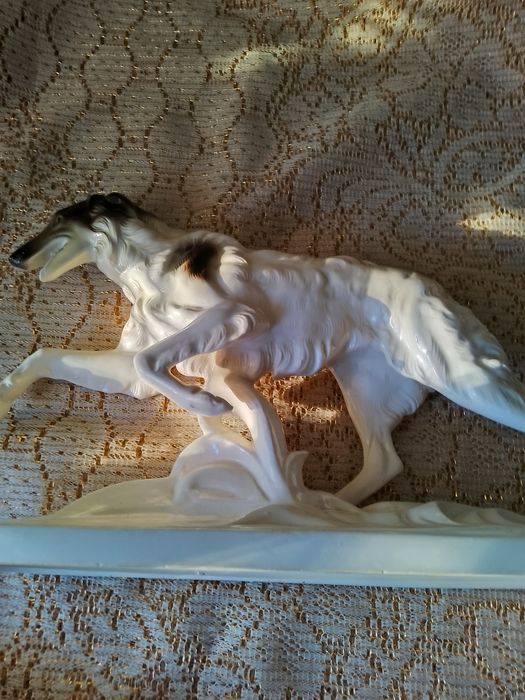 Старовинна порцелянова борза