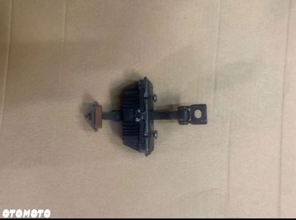 Ogranicznik drzwi prawy bmw 3 e92 kod 475