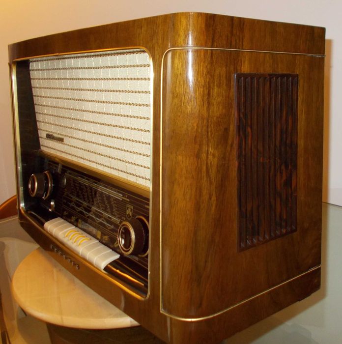 Rádio GRUNDIG a válvulas, de 1956, com FM64286376361474121