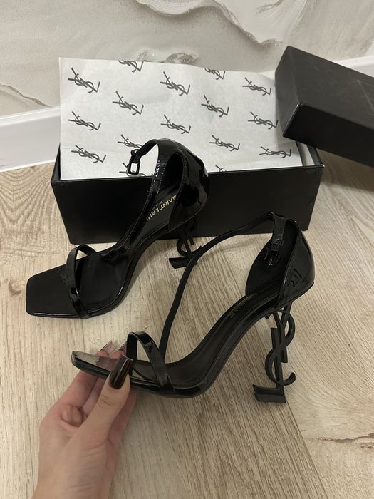 Туфлі Saint Laurent