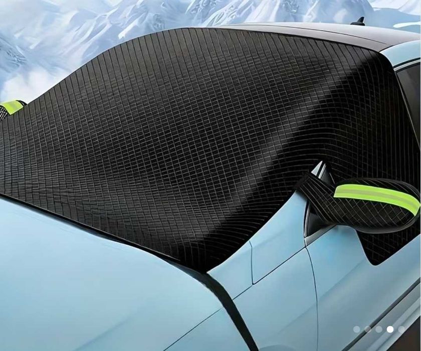 Mata antyszronowa, osłona na szybę samochodową, zielone lusterka.