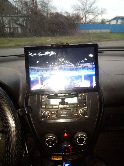 Екран в автомобіль