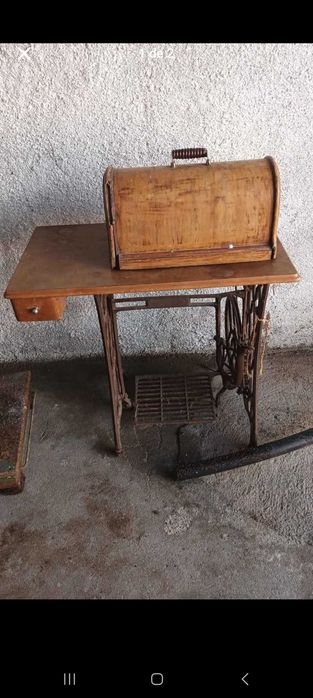 Máquina de Costura Singer antiga