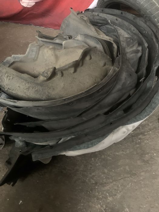 Підкрилки Шевролет Болт-Мустанг