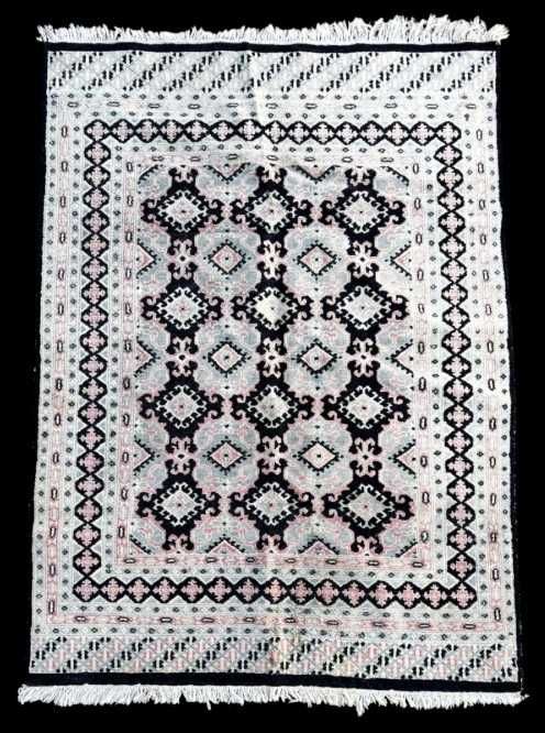 Raro tapete BOCHARA original, feito no Paquistão em seda e lã sobre algodão, com 176cm x 124cm, e elaborado manualmente