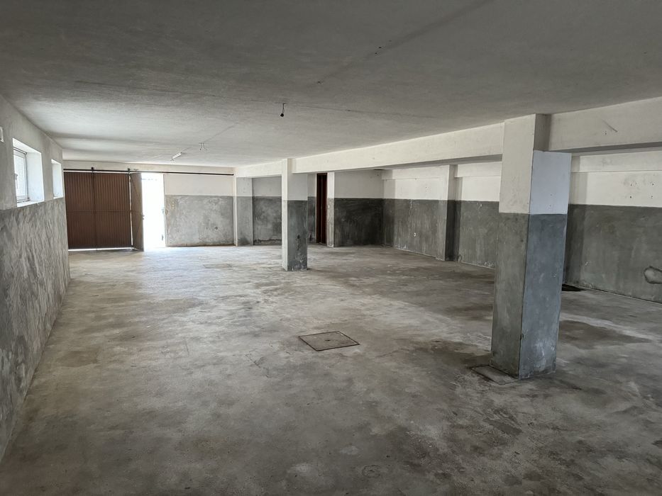 Armazem com 120 m2 para arrendar-Maia