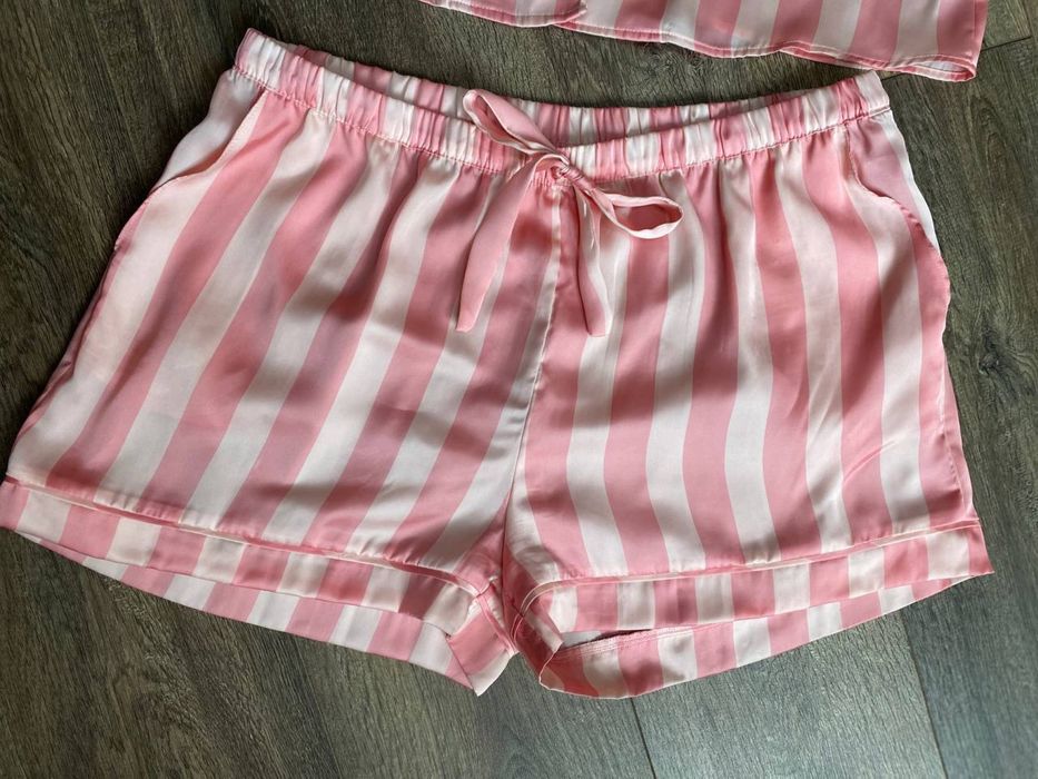 Атласний піжамний комплект від Primark у рожевому смугастому стилі М 46-48