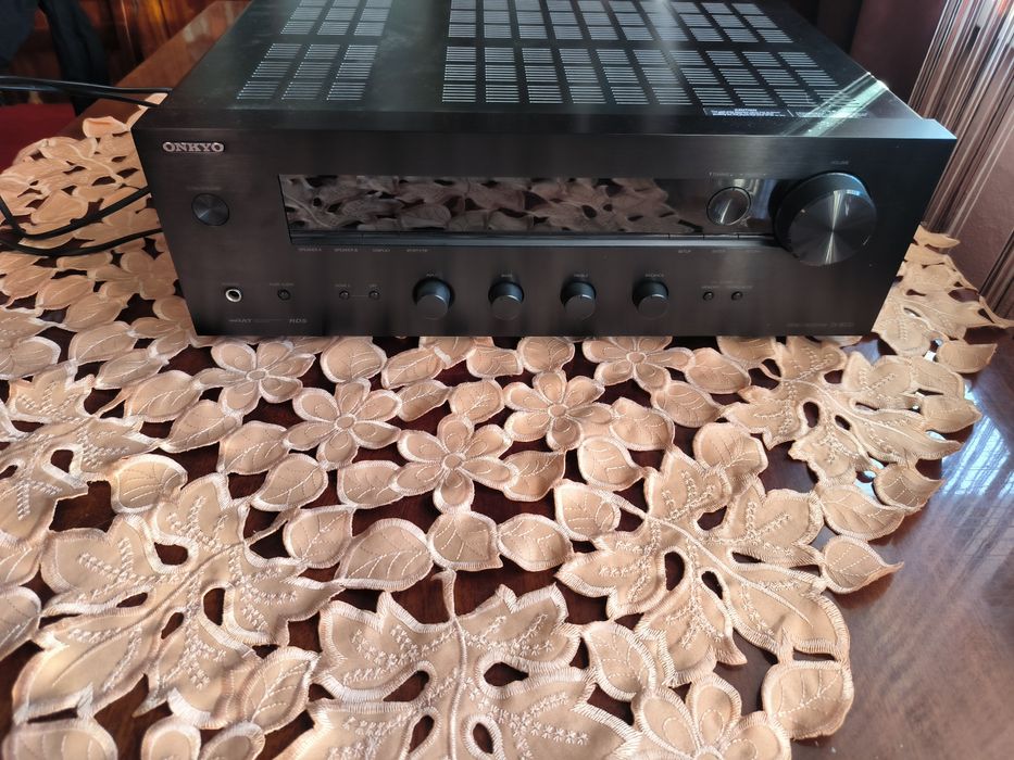 Усилител,акустика ,музыка