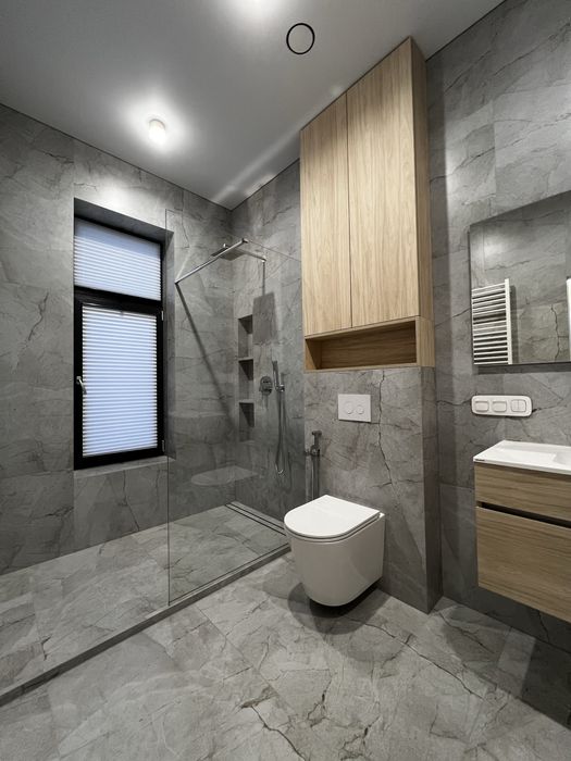 Продаж Будинок, басейн, газ,  Стоянка 204 м2