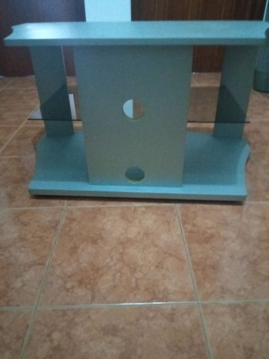 Móvel TV com prateleira em vidro
