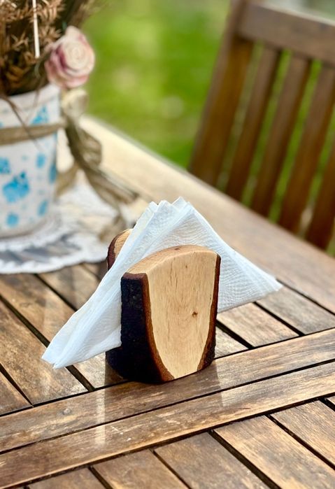 Guardanapeira em Madeira de Carvalho