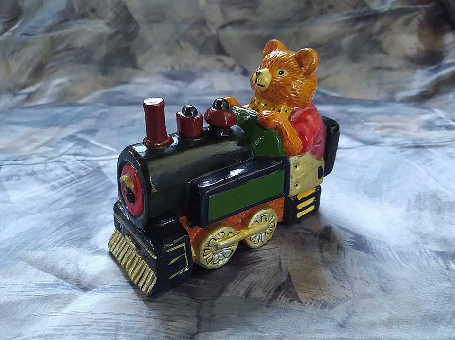 Копилка винтажная коллекционная Медведь на паровозе 1950-е Германия