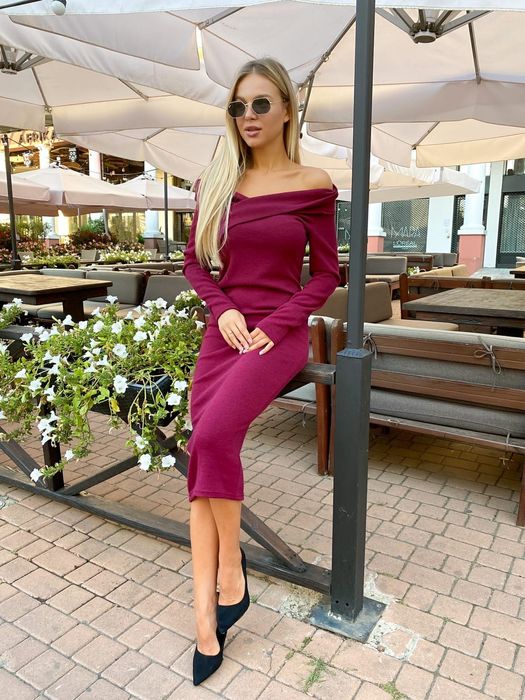 Вечірнє плаття.популярного кольору марсалла